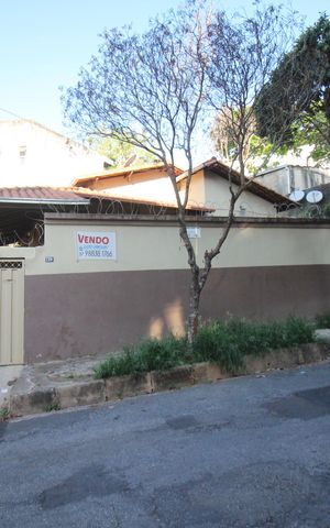 Casa à venda com 378m², 3 quartos e 2 vagasFachada