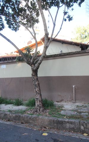 Casa à venda com 378m², 3 quartos e 2 vagasFachada