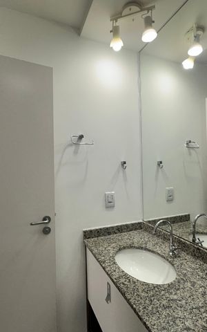 Apartamento para alugar com 67m², 2 quartos e 1 vaga Apartamento para alugar com 67m², 2 quartos e 1 vagaBanheiro da Suíte