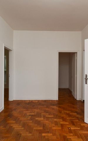 Casa à venda com 387m², 6 quartos e 2 vagas Casa à venda com 387m², 6 quartos e 2 vagasSala Casa 2