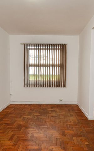 Casa à venda com 387m², 6 quartos e 2 vagas Casa à venda com 387m², 6 quartos e 2 vagasSala Casa 2