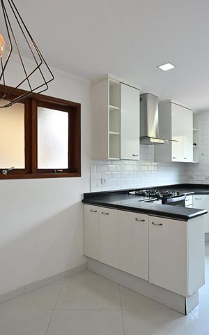Casa de condomínio para alugar com 193m², 3 quartos e 2 vagasCozinha