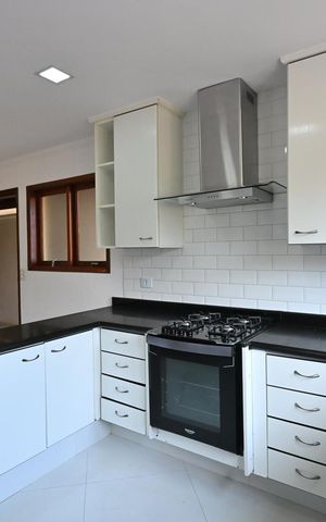 Casa de condomínio para alugar com 193m², 3 quartos e 2 vagasCozinha