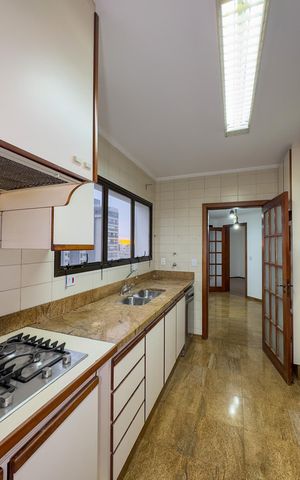 Apartamento para alugar com 214m², 4 quartos e 3 vagas Apartamento para alugar com 214m², 4 quartos e 3 vagasCozinha