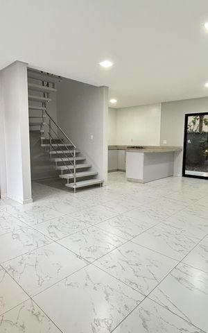 Casa para alugar com 150m², 3 quartos e 1 vaga Casa para alugar com 150m², 3 quartos e 1 vagaSala