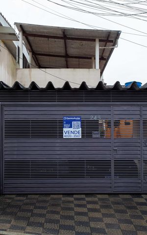 Casa à venda com 125m², 4 quartos e 2 vagasFachada