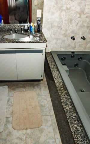 Apartamento à venda com 130m², 3 quartos e 2 vagasBanheiro do Quarto 2