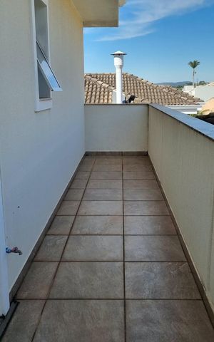 Casa de condomínio à venda com 415m², 4 quartos e 3 vagas Casa de condomínio à venda com 415m², 4 quartos e 3 vagasVaranda