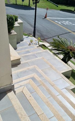 Casa de condomínio à venda com 415m², 4 quartos e 3 vagas Casa de condomínio à venda com 415m², 4 quartos e 3 vagasÁrea externa