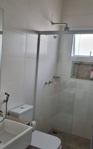 Casa de condomínio à venda com 415m², 4 quartos e 3 vagas Casa de condomínio à venda com 415m², 4 quartos e 3 vagasBanheiro