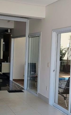 Casa de condomínio à venda com 415m², 4 quartos e 3 vagas Casa de condomínio à venda com 415m², 4 quartos e 3 vagasÁrea externa