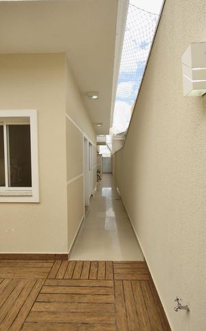 Casa de condomínio à venda com 415m², 4 quartos e 3 vagas Casa de condomínio à venda com 415m², 4 quartos e 3 vagasÁrea externa