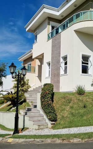 Casa de condomínio à venda com 415m², 4 quartos e 3 vagas Casa de condomínio à venda com 415m², 4 quartos e 3 vagasFachada