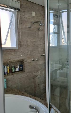 Casa de condomínio à venda com 415m², 4 quartos e 3 vagas Casa de condomínio à venda com 415m², 4 quartos e 3 vagasBanheiro