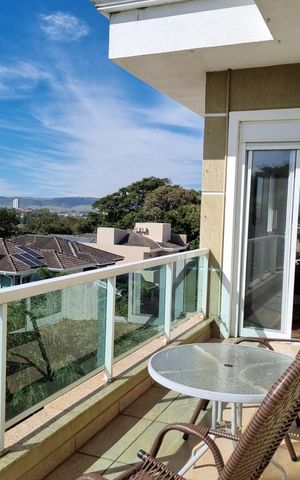 Casa de condomínio à venda com 415m², 4 quartos e 3 vagas Casa de condomínio à venda com 415m², 4 quartos e 3 vagasVaranda