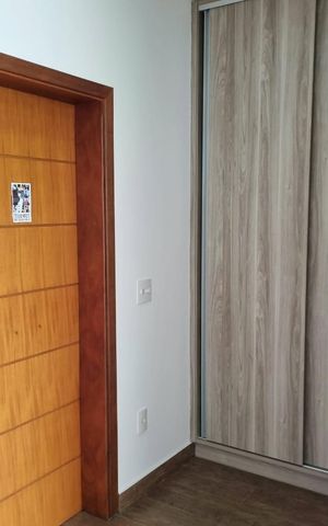 Casa de condomínio à venda com 415m², 4 quartos e 3 vagas Casa de condomínio à venda com 415m², 4 quartos e 3 vagasQuarto