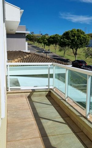 Casa de condomínio à venda com 415m², 4 quartos e 3 vagas Casa de condomínio à venda com 415m², 4 quartos e 3 vagasVaranda