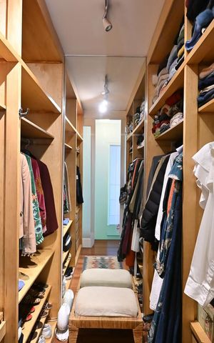 Casa de condomínio à venda com 314m², 4 quartos e 4 vagasArmário da Suíte  2