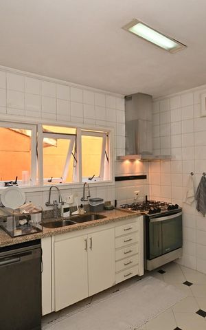 Casa de condomínio à venda com 314m², 4 quartos e 4 vagasCozinha