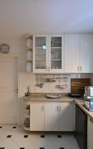 Casa de condomínio à venda com 314m², 4 quartos e 4 vagasCozinha