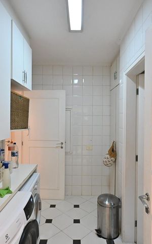 Casa de condomínio à venda com 314m², 4 quartos e 4 vagasÁrea de Serviço 