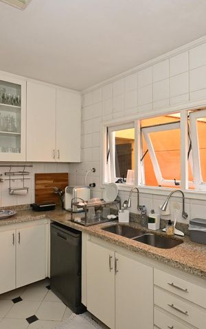 Casa de condomínio à venda com 314m², 4 quartos e 4 vagasCozinha