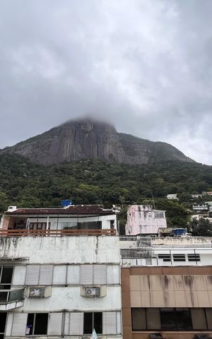 Apartamento à venda com 240m², 3 quartos e 1 vaga Apartamento à venda com 240m², 3 quartos e 1 vagaVaranda