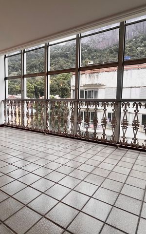 Apartamento à venda com 240m², 3 quartos e 1 vaga Apartamento à venda com 240m², 3 quartos e 1 vagaSala