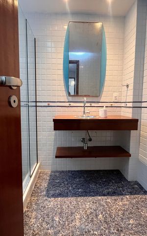 Apartamento à venda com 240m², 3 quartos e 1 vaga Apartamento à venda com 240m², 3 quartos e 1 vagaBanheiro social