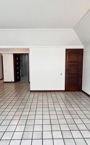 Apartamento à venda com 240m², 3 quartos e 1 vaga Apartamento à venda com 240m², 3 quartos e 1 vagaSala
