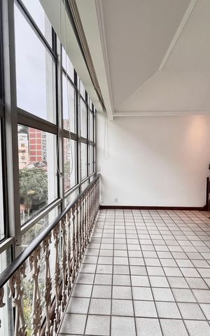 Apartamento à venda com 240m², 3 quartos e 1 vaga Apartamento à venda com 240m², 3 quartos e 1 vagaSala