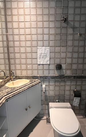 Apartamento à venda com 240m², 3 quartos e 1 vaga Apartamento à venda com 240m², 3 quartos e 1 vagaBanheiro da cobertura