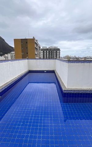 Apartamento à venda com 240m², 3 quartos e 1 vaga Apartamento à venda com 240m², 3 quartos e 1 vagaCobertura