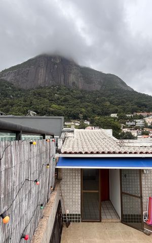 Apartamento à venda com 240m², 3 quartos e 1 vaga Apartamento à venda com 240m², 3 quartos e 1 vagaCobertura
