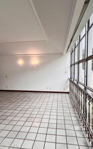 Apartamento à venda com 240m², 3 quartos e 1 vaga Apartamento à venda com 240m², 3 quartos e 1 vagaSala