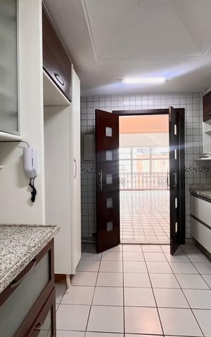 Apartamento à venda com 240m², 3 quartos e 1 vaga Apartamento à venda com 240m², 3 quartos e 1 vagaCozinha