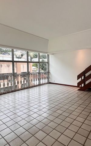 Apartamento à venda com 240m², 3 quartos e 1 vaga Apartamento à venda com 240m², 3 quartos e 1 vagaSala