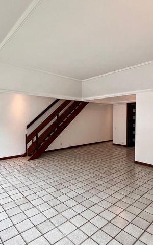 Apartamento à venda com 240m², 3 quartos e 1 vaga Apartamento à venda com 240m², 3 quartos e 1 vagaSala