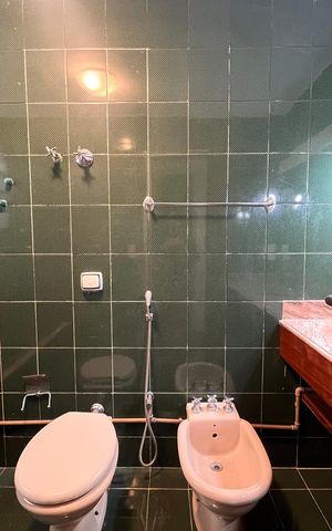 Apartamento à venda com 240m², 3 quartos e 1 vaga Apartamento à venda com 240m², 3 quartos e 1 vagaBanheiro da Suíte