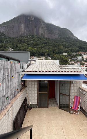 Apartamento à venda com 240m², 3 quartos e 1 vaga Apartamento à venda com 240m², 3 quartos e 1 vagaCobertura