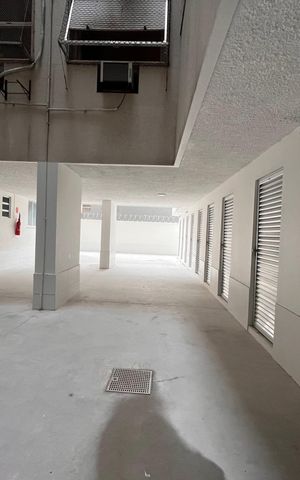 Apartamento à venda com 240m², 3 quartos e 1 vaga Apartamento à venda com 240m², 3 quartos e 1 vagaGaragem