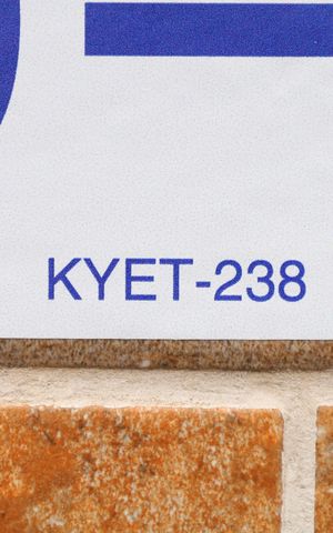 Apartamento à venda com 46m², 2 quartos e sem vagaPlaca GRANDE instalada na fachada do condomínio, dia 22.09.26 - Código da placa: KYET-238