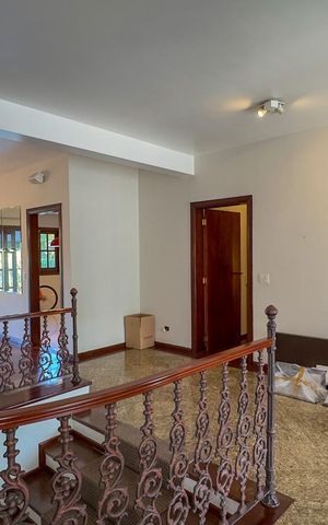 Casa à venda com 633m², 4 quartos e 6 vagas Casa à venda com 633m², 4 quartos e 6 vagasSala