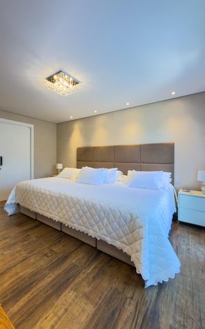 Casa de condomínio à venda com 574m², 4 quartos e 6 vagas Casa de condomínio à venda com 574m², 4 quartos e 6 vagasQuarto 1
