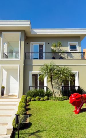 Casa de condomínio à venda com 574m², 4 quartos e 6 vagas Casa de condomínio à venda com 574m², 4 quartos e 6 vagasFachada