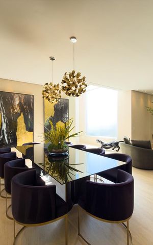 Casa de condomínio à venda com 574m², 4 quartos e 6 vagas Casa de condomínio à venda com 574m², 4 quartos e 6 vagasSala