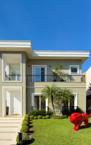 Casa de condomínio à venda com 574m², 4 quartos e 6 vagas Casa de condomínio à venda com 574m², 4 quartos e 6 vagasFachada