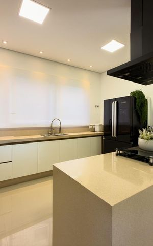 Casa de condomínio à venda com 574m², 4 quartos e 6 vagas Casa de condomínio à venda com 574m², 4 quartos e 6 vagasCozinha
