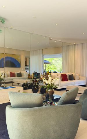 Casa de condomínio à venda com 574m², 4 quartos e 6 vagas Casa de condomínio à venda com 574m², 4 quartos e 6 vagasSala