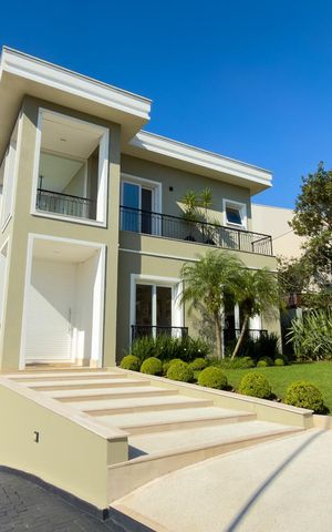 Casa de condomínio à venda com 574m², 4 quartos e 6 vagas Casa de condomínio à venda com 574m², 4 quartos e 6 vagasFachada